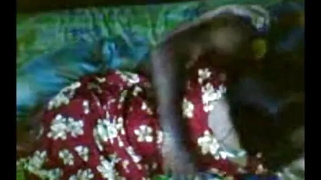 એક છોકરી સાથે એક મોટી મોં સજા કરવામાં આવશે સેકસી વીડીયો આપોને