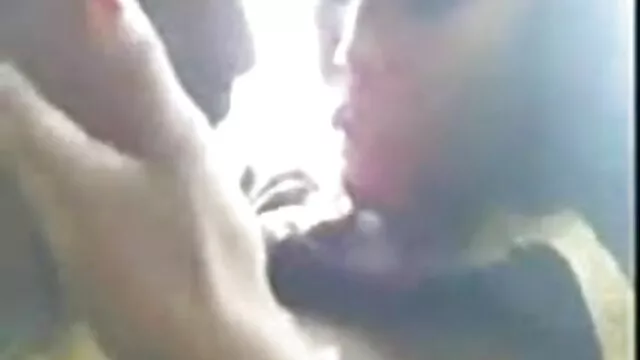 નારંગી સોફા બની સેકસી વીડીયો વીડીયો છે, એક springboard સેક્સ માટે