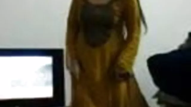 તેમણે rubs એક વ્યક્તિ સાથે તેલ અને આરામ સેકસી વીડીયો બતાવો સાથે એક મસાજ