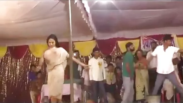 છોકરી પ્રેમ કરે છે એચડી સેકસ વીડીયો છોકરી ના મોઢા માં નાખી