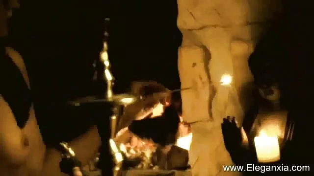 મોટા ધડ સાથે એક ટેટૂ પર હાથ ઇંગ્લીશ સેકસી વીડીયા