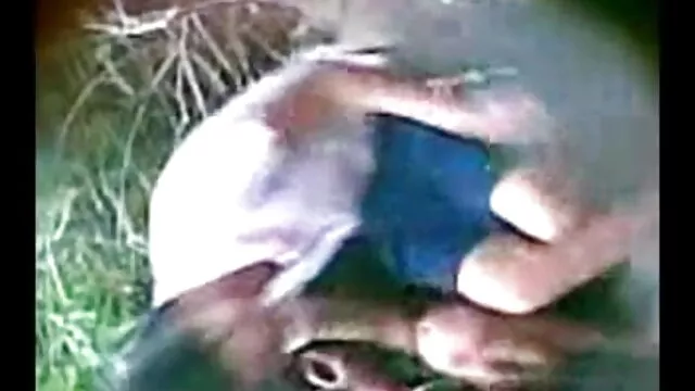 વ્યક્તિ સની લિયોન સેકસી બીપી વીડીયો fucks એક છોકરી તેની કાર