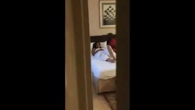 આ બાલ્ડ માણસ સાથે એક્સ એક્સ એક્સ વીડીયો સેકસી પેટ અને નાના ચિકન