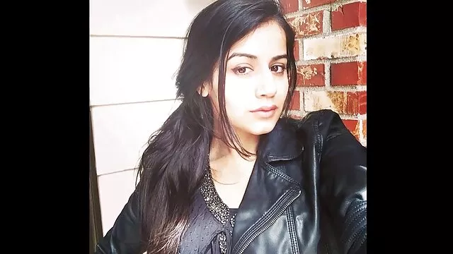 જુઓ એક છોકરી બીપી વીડીયો સેકસી groped શિશ્ન સાથે એક માણસ